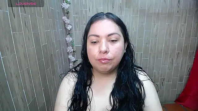 Snapshot of solyeria chatting on May 25, 1:28 pm solyeria online show from May 25, 1:28 pm