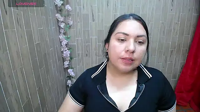 Snapshot of solyeria chatting on May 29, 2:20 am solyeria online show from May 29, 2:20 am
