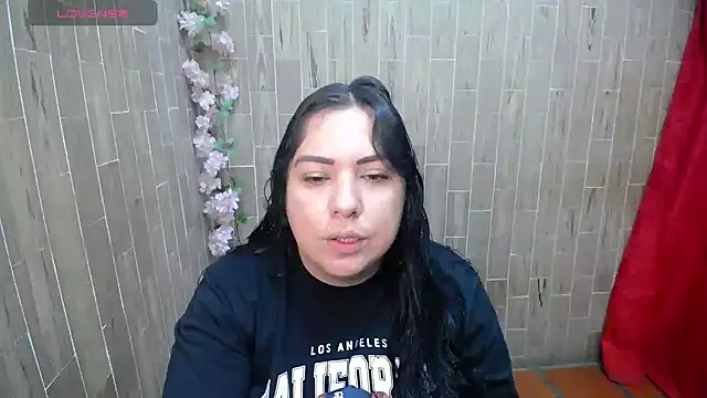 Snapshot of solyeria chatting on June 4, 12:16 am solyeria online show from June 4, 12:16 am