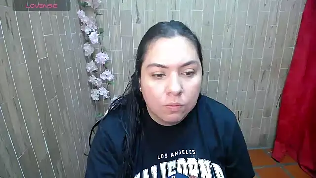Snapshot of solyeria chatting on June 8, 12:36 am solyeria online show from June 8, 12:36 am