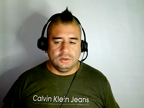 Snapshot of Joy2jordyson chatting on November 15, 9:39 am Joy2jordyson online show from November 15, 9:39 am