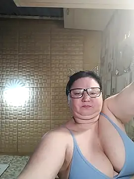 Snapshot of Holly-69 chatting on May 9, 6:13 pm Holly-69 online show from May 9, 6:13 pm