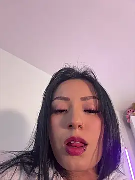 Snapshot of missycanoo chatting on June 1, 2:35 am missycanoo online show from June 1, 2:35 am