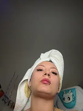 Snapshot of missycanoo chatting on July 7, 1:08 am missycanoo online show from July 7, 1:08 am