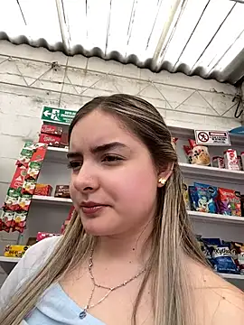 imlindapink online show from March 5, 7:10 pm