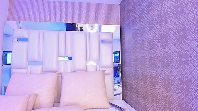 Snapshot of Valery_Foxx_ chatting on December 17, 12:11 pm Valery Foxx online show from December 17, 12:11 pm