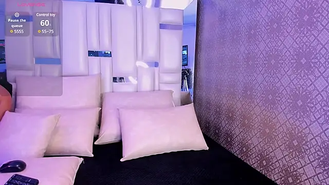 Snapshot of Valery_Foxx_ chatting on December 18, 11:56 am Valery Foxx online show from December 18, 11:56 am