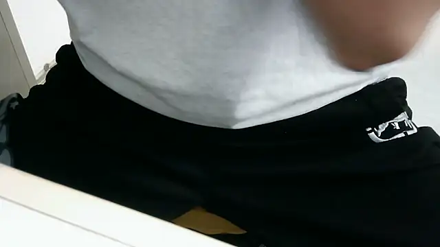 XiaoGuoGuo284512 online show from January 31, 8:43 am