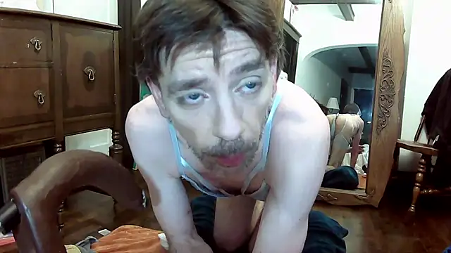 Snapshot of MaxJr8008 chatting on September 16, 6:47 am MaxJr8008 online show from September 16, 6:47 am