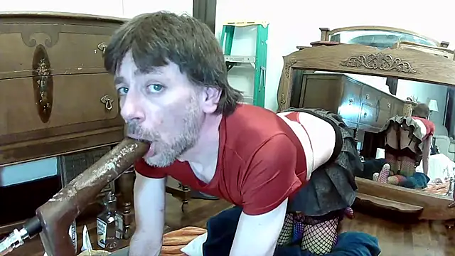 Snapshot of MaxJr8008 chatting on September 19, 6:15 am MaxJr8008 online show from September 19, 6:15 am