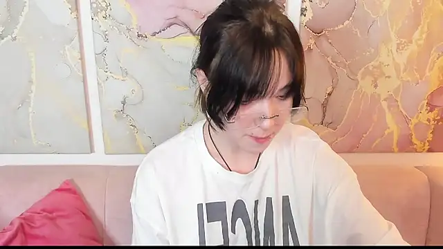 fiamoory online show from March 27, 8:20 am