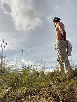 Guyinthemountain online show from August 2, 12:25 pm