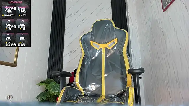 Snapshot of TOWERS21_ chatting on December 10, 11:30 pm TOWERS21 online show from December 10, 11:30 pm