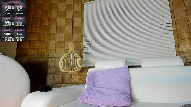 Snapshot of TOWERS21_ chatting on January 21, 8:43 pm TOWERS21 online show from January 21, 8:43 pm