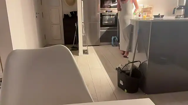 leaxoxo online show from December 5, 6:44 pm