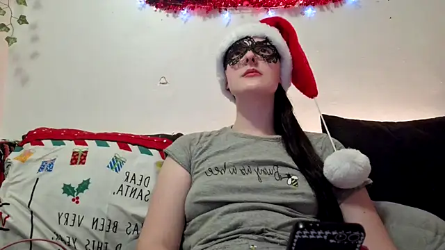 LexiSnowUK online show from December 5, 7:28 pm