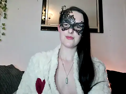 LexiSnowUK online show from January 9, 8:01 pm