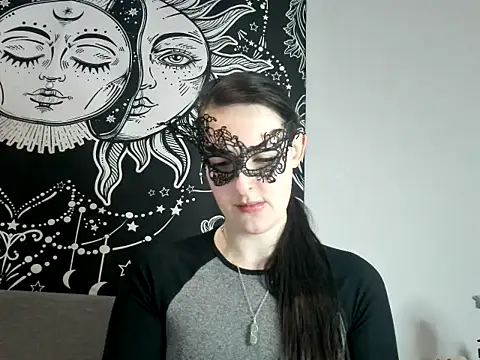 LexiSnowUK online show from February 3, 12:14 pm