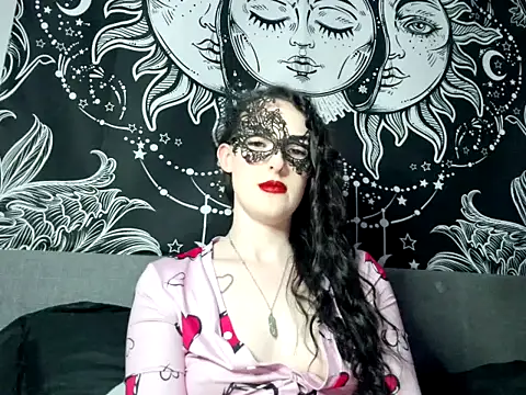 LexiSnowUK online show from February 7, 8:10 pm