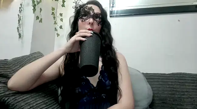 LexiSnowUK online show from February 28, 8:18 pm