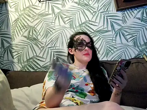 LexiSnowUK online show from March 6, 1:16 am