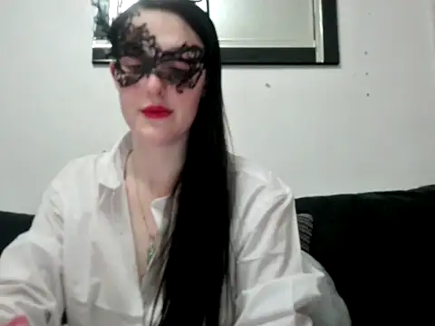 LexiSnowUK online show from March 12, 8:20 pm