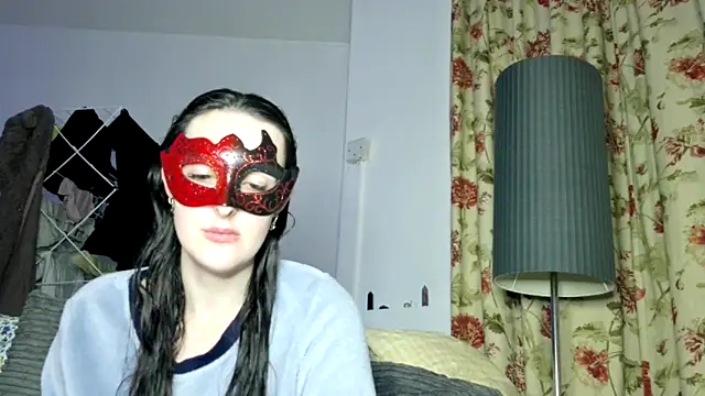 LexiSnowUK online show from December 5, 7:54 pm