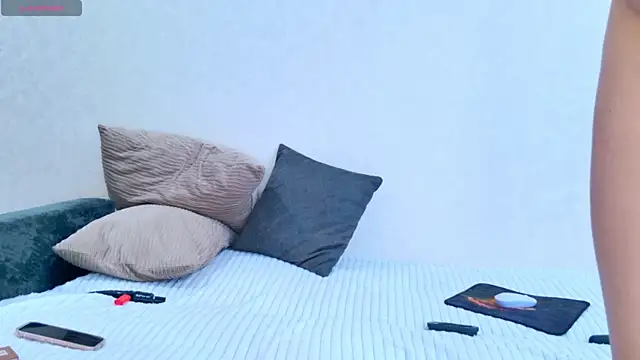 Snapshot of hard_candyy chatting on October 23, 9:08 am hard candyy online show from October 23, 9:08 am