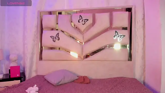 Strella ferrera online show from April 2, 8:50 pm