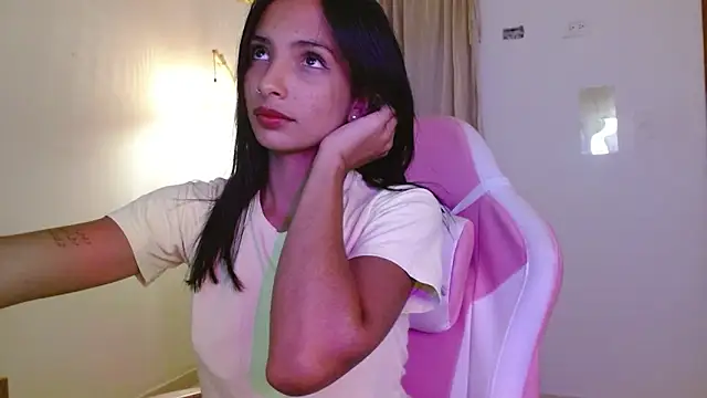 AnnitaSerna  online show from April 11, 3:44 am