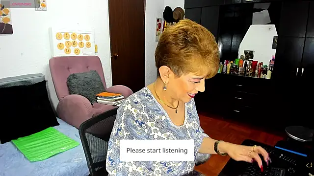 Snapshot of Angelina_Stone_65 chatting on May 4, 9:55 pm Angelina Stone 65 online show from May 4, 9:55 pm