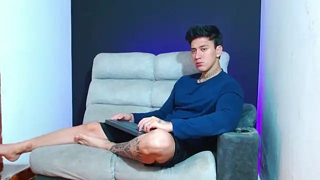 JUSTIN FULLER1 online show from February 2, 6:39 pm