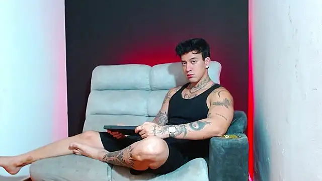 JUSTIN FULLER1 online show from February 6, 9:29 pm