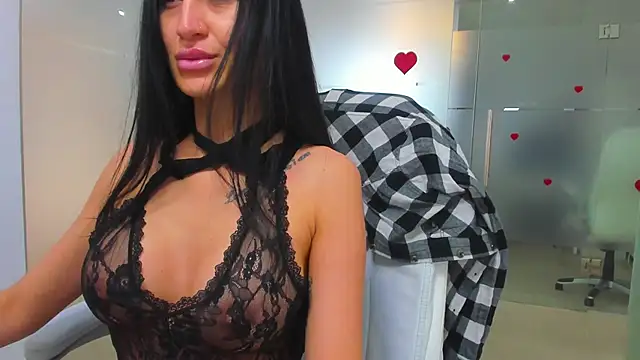 Snapshot of Queenrafaella chatting on May 4, 5:25 am Queenrafaella online show from May 4, 5:25 am