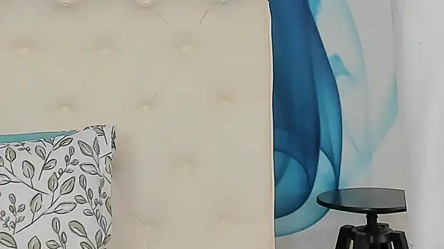 SkinnyDolly online show from April 5, 2:09 am