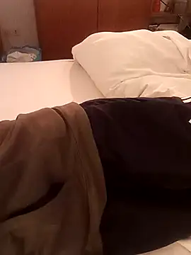 Snapshot of crems77 chatting on January 9, 4:04 am crems77 online show from January 9, 4:04 am