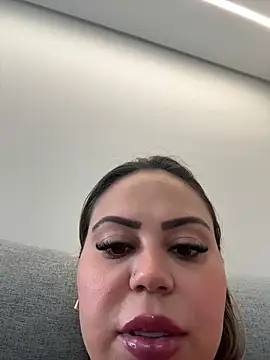 lariic online show from February 24, 3:10 pm