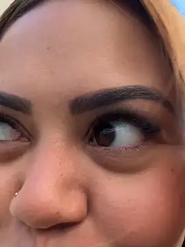 lariic online show from March 21, 8:23 pm