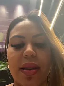 Snapshot of lariic chatting on July 12, 9:06 pm lariic online show from July 12, 9:06 pm