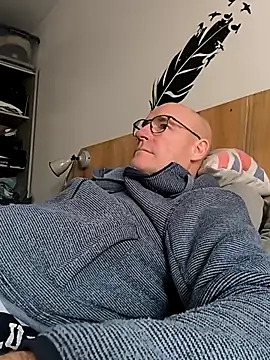 bogland33 online show from February 9, 1:59 pm