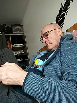 bogland33 online show from February 28, 11:11 am