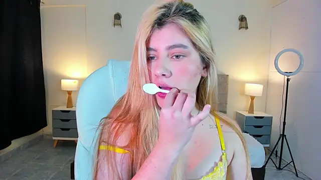 Snapshot of ARITOO_ chatting on December 14, 1:39 am ARITOO online show from December 14, 1:39 am