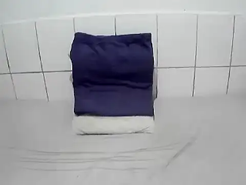 Snapshot of pierdona chatting on July 25, 8:17 pm pierdona online show from July 25, 8:17 pm