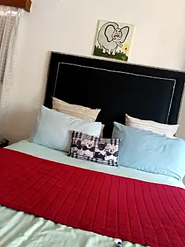 Snapshot of contagiousqueen chatting on February 12, 9:37 am contagiousqueen online show from February 12, 9:37 am