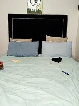 Snapshot of contagiousqueen chatting on February 13, 11:12 pm contagiousqueen online show from February 13, 11:12 pm