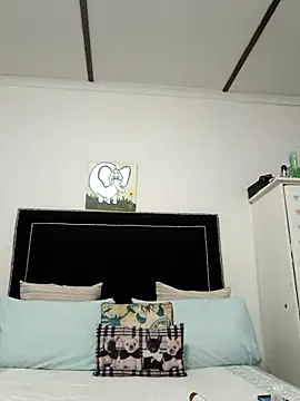 Snapshot of contagiousqueen chatting on February 17, 6:21 am contagiousqueen online show from February 17, 6:21 am