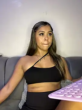 Snapshot of tuckersabrina chatting on December 10, 11:51 pm tuckersabrina online show from December 10, 11:51 pm