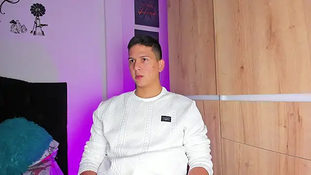 Snapshot of ANDREZALVAREZ chatting on December 19, 4:45 am ANDREZALVAREZ online show from December 19, 4:45 am