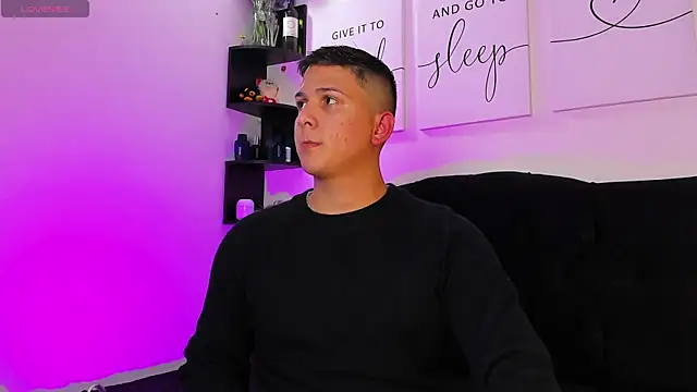 Snapshot of ANDREZALVAREZ chatting on January 25, 6:45 am ANDREZALVAREZ online show from January 25, 6:45 am