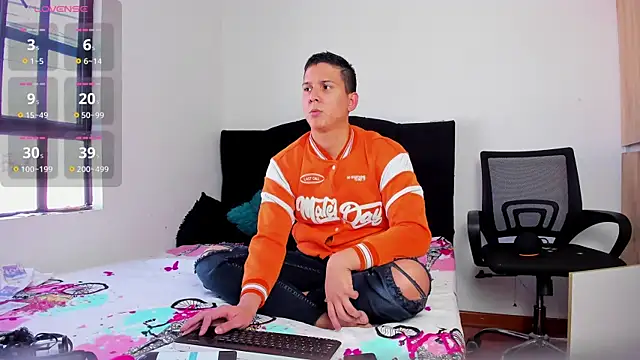 Snapshot of ANDREZALVAREZ chatting on October 18, 1:23 pm ANDREZALVAREZ online show from October 18, 1:23 pm